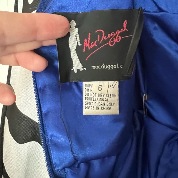 Stunning Mac Duggal gown! - Picture 4 of 6